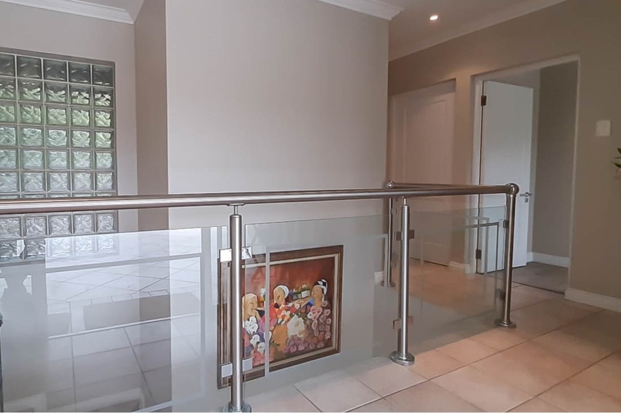 5 Bedroom Property for Sale in Kingfisher Creek Western Cape